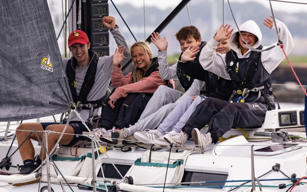 J44 DIGGER youth sailing team on Ida Lewis race